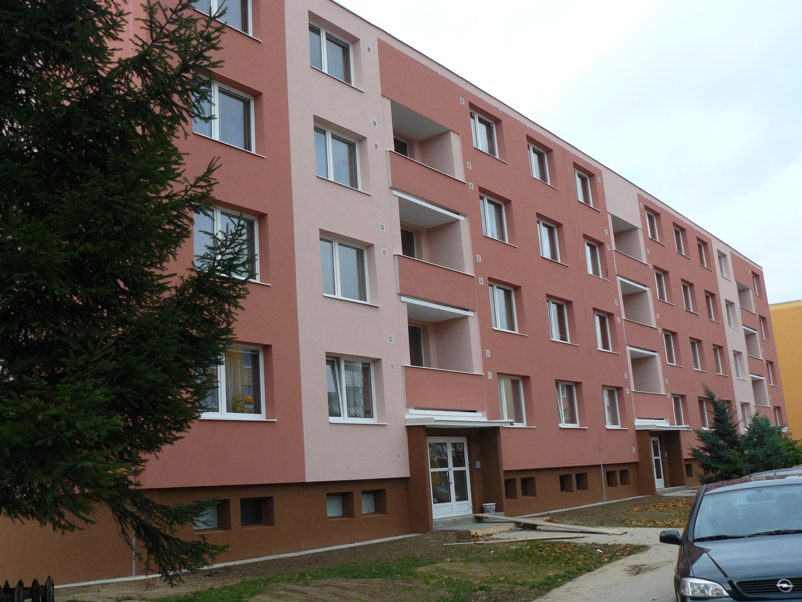 Rekonstrukce panelového domu – Rousínovská, Brno